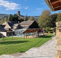 Mauern eines Anwesens des 14-Jahrhunderts Hotel Restaurant - LAGARRIGUE
