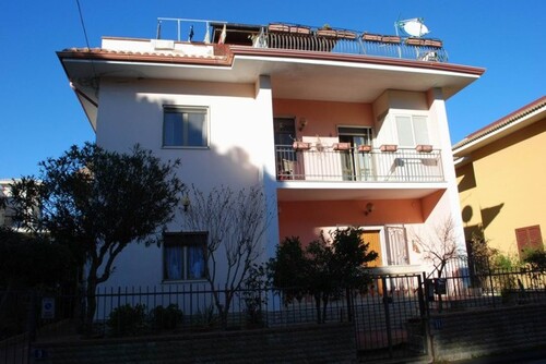 Bild 1 - Villa auf drei Etagen - 230.000,00 EUR Kaufpreis, ca.  190,00 m² Wohnfläche