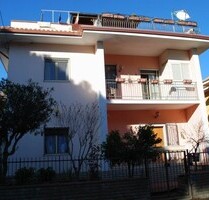 Villa auf drei Etagen - 230.000,00 EUR Kaufpreis, ca.  190,00 m² Wohnfläche in Caltagirone (PLZ: 95041)