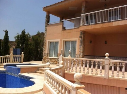 Bild 1 - Wunderschönes Haus mit Pool, Riesengarage