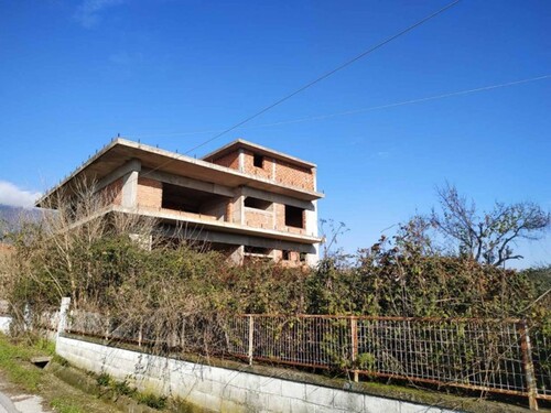 Bild 2 - 8 Zimmer Einfamilienhaus zum Kaufen in Vyroneia Serres