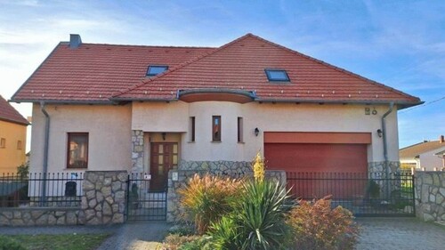 Bild 1 - Haus 300m2 mit 3 Wohnungen 9 Zimmer und Pool