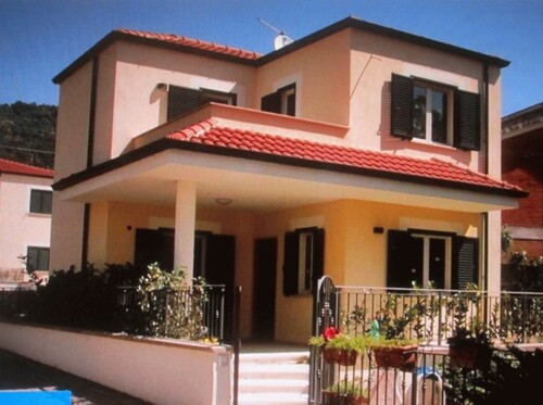 Bild 2 - 5 Zimmer Einfamilienhaus zum Kaufen in Ispani