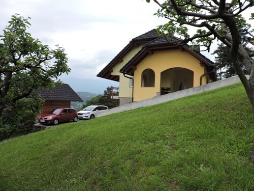 Bild 2 - 7 Zimmer Einfamilienhaus zum Kaufen in Smartno ob Paki