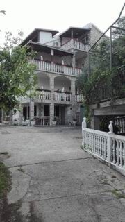 Bild 2 - 14 Zimmer Einfamilienhaus zum Kaufen in Petrovac na Moru