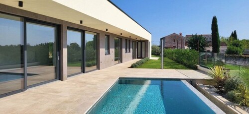 Bild 1 - ISTRIEN Neubau Bungalow 150m2 mit Pool und Garten