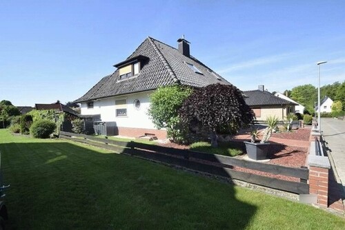 Bild 1 - Modernes Einfamilienhaus mit Wellnessgarten Pool Whirlpool
