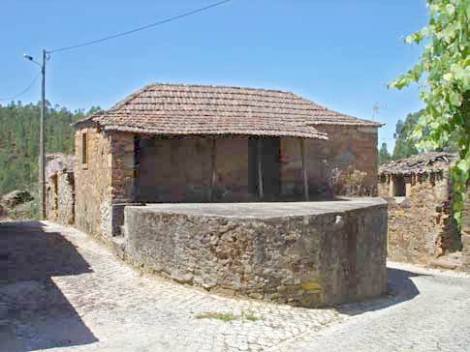 Bild 1 - Grosses Häuserensemble mit viel Potenzial an sonniger Lage