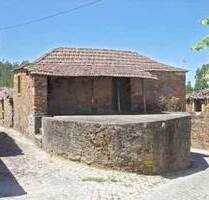 Grosses Häuserensemble mit viel Potenzial an sonniger Lage - Figueiró dos Vinhos