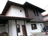 Bild 1 - 5 neugebaute Haeuser in einer neuen Siedlung- nah von Burgas
