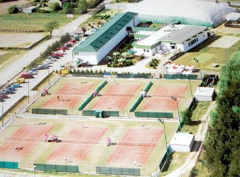 Bild 1 - Hotel und Tenniscenter - 1.750.000,00 EUR Kaufpreis, ca.  1.200,00 m² Wohnfläche