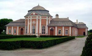 Bild 1 - Interessantes Rokoko Schloss in Ostslowakei