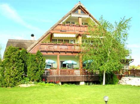 Bild 1 - Sehr schönes Hotel mit Reet-Dach in der Nähe von Budapest