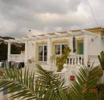 VILLA MIT SEPARATEM APARTMENT UN POOL - CALPE