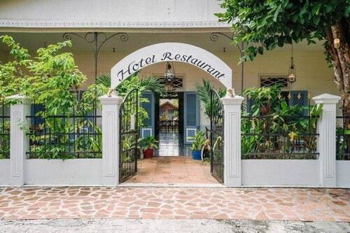 Bild 1 - Hotel mit Swimmingpool und Restaurant