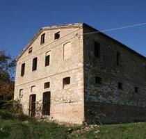 Klassisches Rustico in traumhafter Alleinlage - Sassoferrato