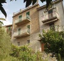 Natursteinhaus am Ortsrand - 250.000,00 EUR Kaufpreis, ca.  240,00 m² Wohnfläche in Perugia (PLZ: 061)