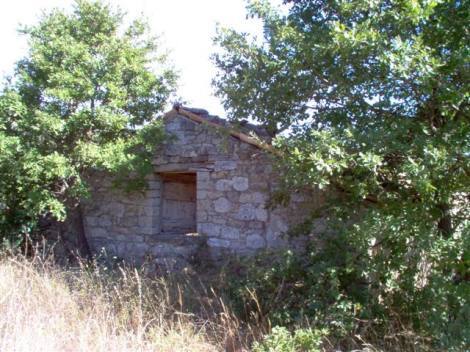 Bild 1 - Restaurierungsbedürftiges Bauernhaus mit schönem Landbesitz