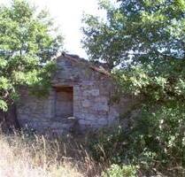 Restaurierungsbedürftiges Bauernhaus mit schönem Landbesitz - San Giovanni Lipioni
