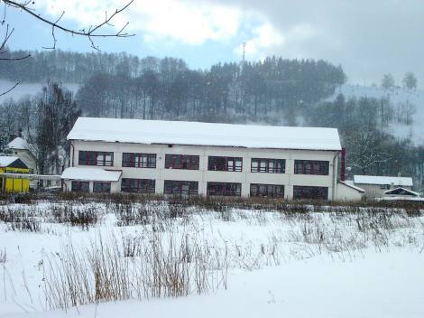 Bild 1 - Betriebsgebäude baujahr 1990 sehr gut unterhalten.