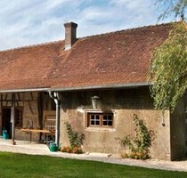 Feriendomizil Ferienwohnungen - 440.000,00 EUR Kaufpreis, ca.  200,00 m² Wohnfläche in MENETREUIL (PLZ: 71470)