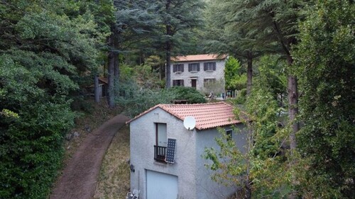 Bild 1 - Einmaliges Granitsteinhaus an einem Fluß in Lozere