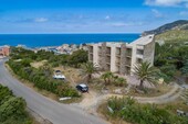 Bild 1 - Hotel auf Korsika, sanierungsbedürftig