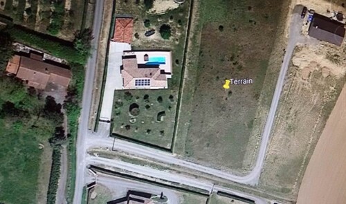 Bild 1 - Leicht abschüssiges Baugrundstück