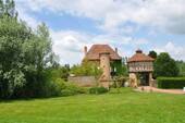 Bild 1 - 16th Century Chateau with 12 Acre Carp Lake
