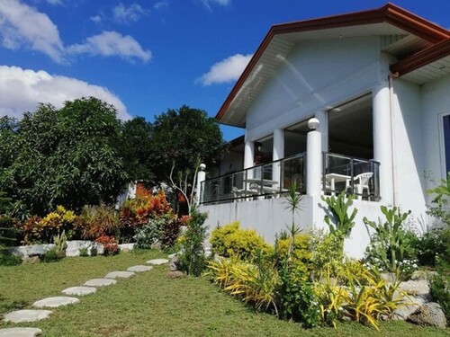Bild 3 - 6 Zimmer Einfamilienhaus in Pinamalayan