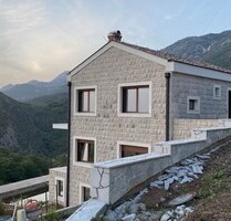 Neues Haus 400m2 Grundst 509m2 BUDVA Strand 2km Neues Haus 400m2 Grundst 509m2 BUDVA Strand 2km