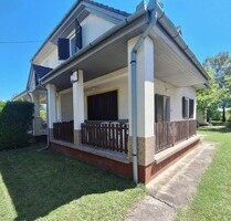 Am Plattense ein 75m2 Zwilling-Ferienhaus mit Apartment - Balatonfenyves