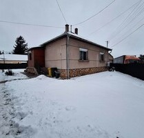 Im Komitat Veszprem ein 77m2 Haus mit 606m2 Grund - Devecser