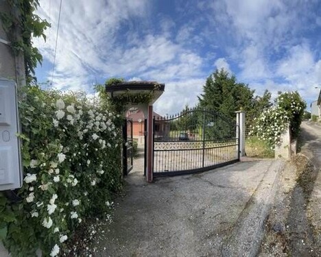 Bild 1 - Villa mit 13000m2 Land zu verkaufen in Italien