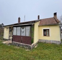 Im Komitat Veszprem ein 67m2 Haus zu renovieren mit 926m2 - Csabrendek