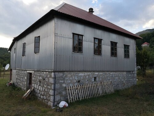Bild 2 - 8 Zimmer Einfamilienhaus zum Kaufen in Norden von Montenegro