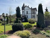 Bild 1 - Kleine Villa mit Einliegerwohnung und prachtvollen Grund