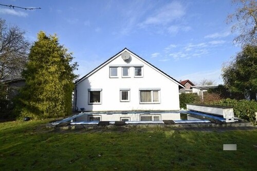 Bild 1 - EFH Pool Einbauküche Kaminofen Doppelgarage ELW