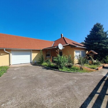 Bild 1 - Haus in Ungarn nahe Plattensee - 220.000,00&nbsp;EUR Kaufpreis, ca.&nbsp; 140,00&nbsp;m&sup2;&nbsp;Wohnfl&auml;che