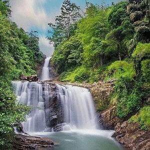 Bild 1 - Sehr schönes Grundstück mit Blick auf die Hügel zu verkaufen