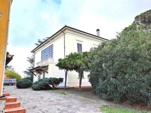 Bild 2 - 6 Zimmer Einfamilienhaus zum Kaufen in Cecina Toskana