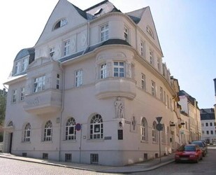 Imposantes Mehrfamilienhaus mit extra Grundstück - Schneeberg