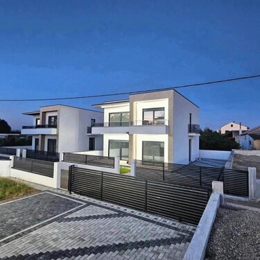 Bild 2 - 4 Zimmer Einfamilienhaus zum Kaufen in Ulcinj