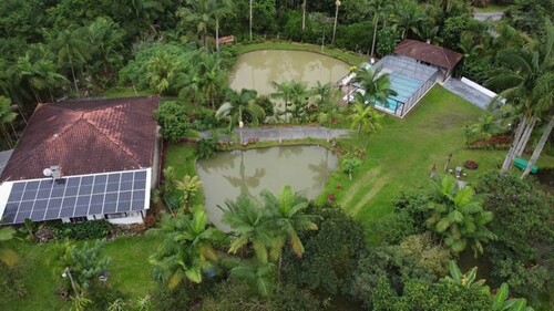 Bild 1 - Anwesen Landhaus Pool 3 Teiche Wasserfall