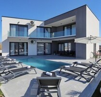 Villa mit beheiztem Pool in Privlaka