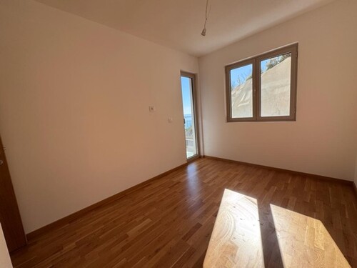 Bild 2 - 2 Zimmer Etagenwohnung zum Kaufen in Budva Betshishi