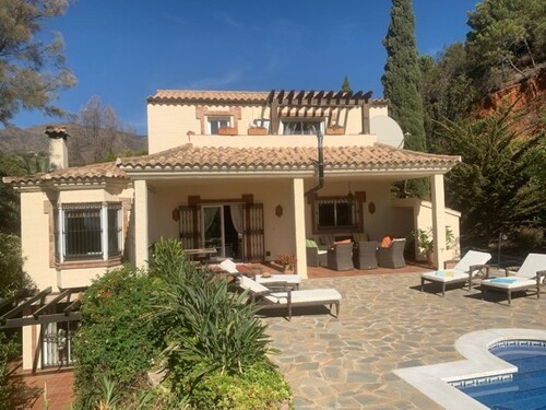 Bild 1 - Charmante Villa mit Meerblick großem Garten in Estepona