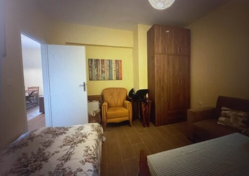 Bild 2 - 9 Zimmer Einfamilienhaus zum Kaufen in PALAIA FOKAIA