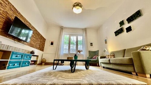 Bild 1 - VOM WOHNZIMMER ZUM KÖNIGLICHEN SCHLOSS VON BUDAPEST