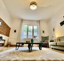 VOM WOHNZIMMER ZUM KÖNIGLICHEN SCHLOSS VON BUDAPEST
